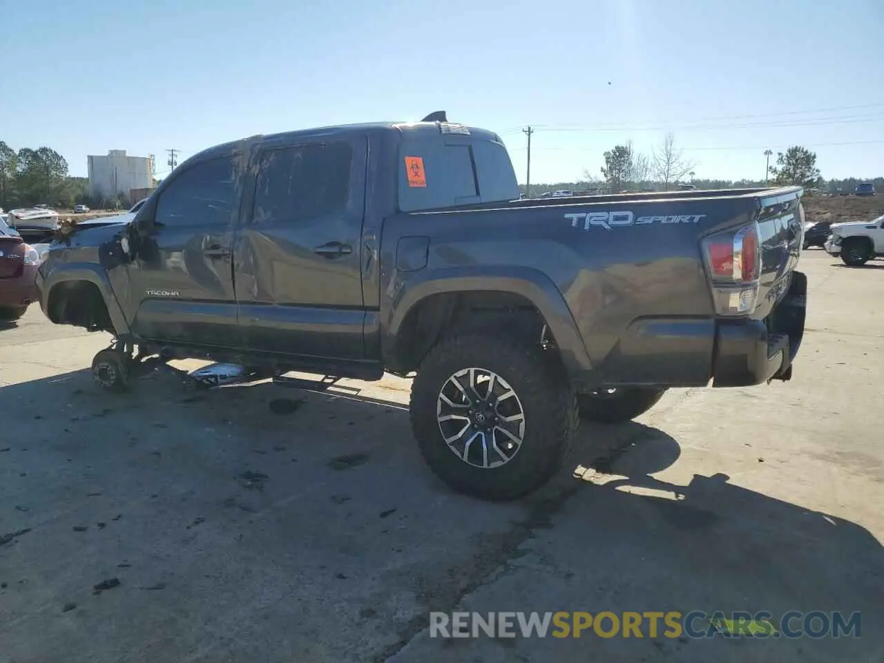 2 fotografías del automóvil dañado 3TMAZ5CN6NM190731 TOYOTA TACOMA 2022