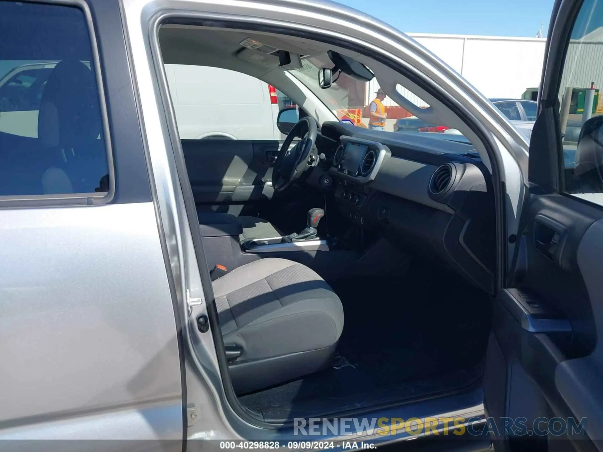 5 fotografías del automóvil dañado 3TMAZ5CN6NM192852 TOYOTA TACOMA 2022