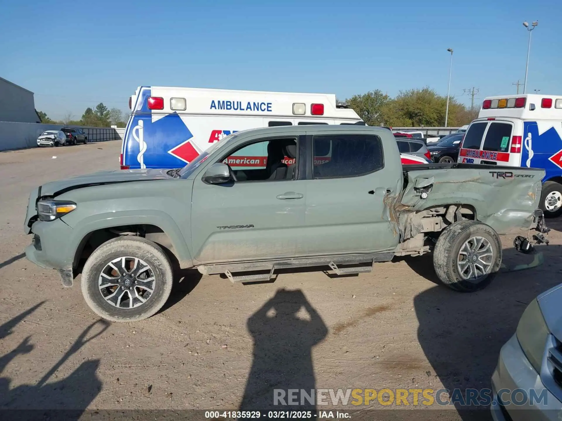 14 fotografías del automóvil dañado 3TMAZ5CN7NM165479 TOYOTA TACOMA 2022