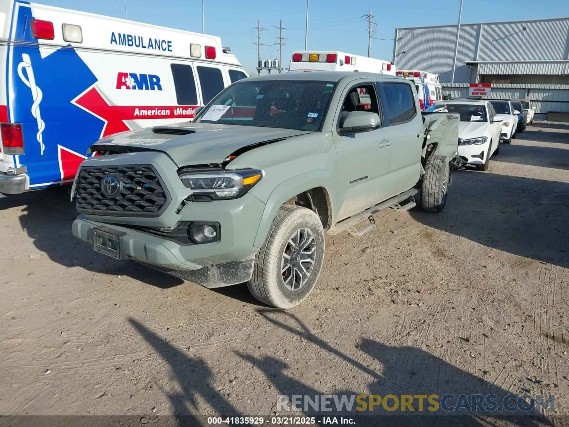 2 fotografías del automóvil dañado 3TMAZ5CN7NM165479 TOYOTA TACOMA 2022