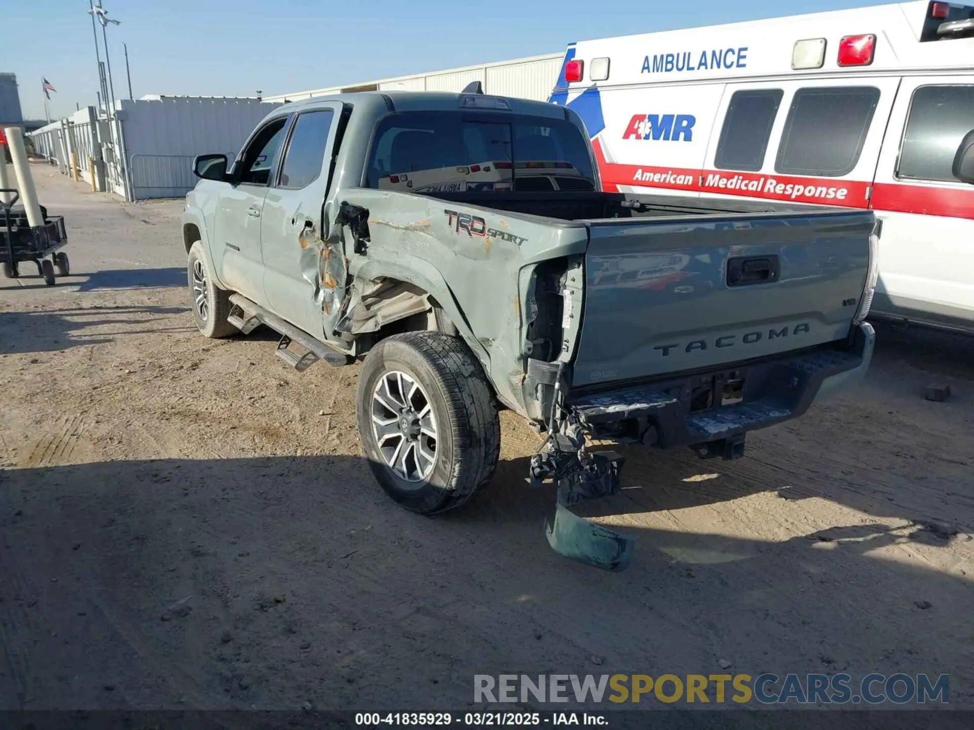 3 fotografías del automóvil dañado 3TMAZ5CN7NM165479 TOYOTA TACOMA 2022
