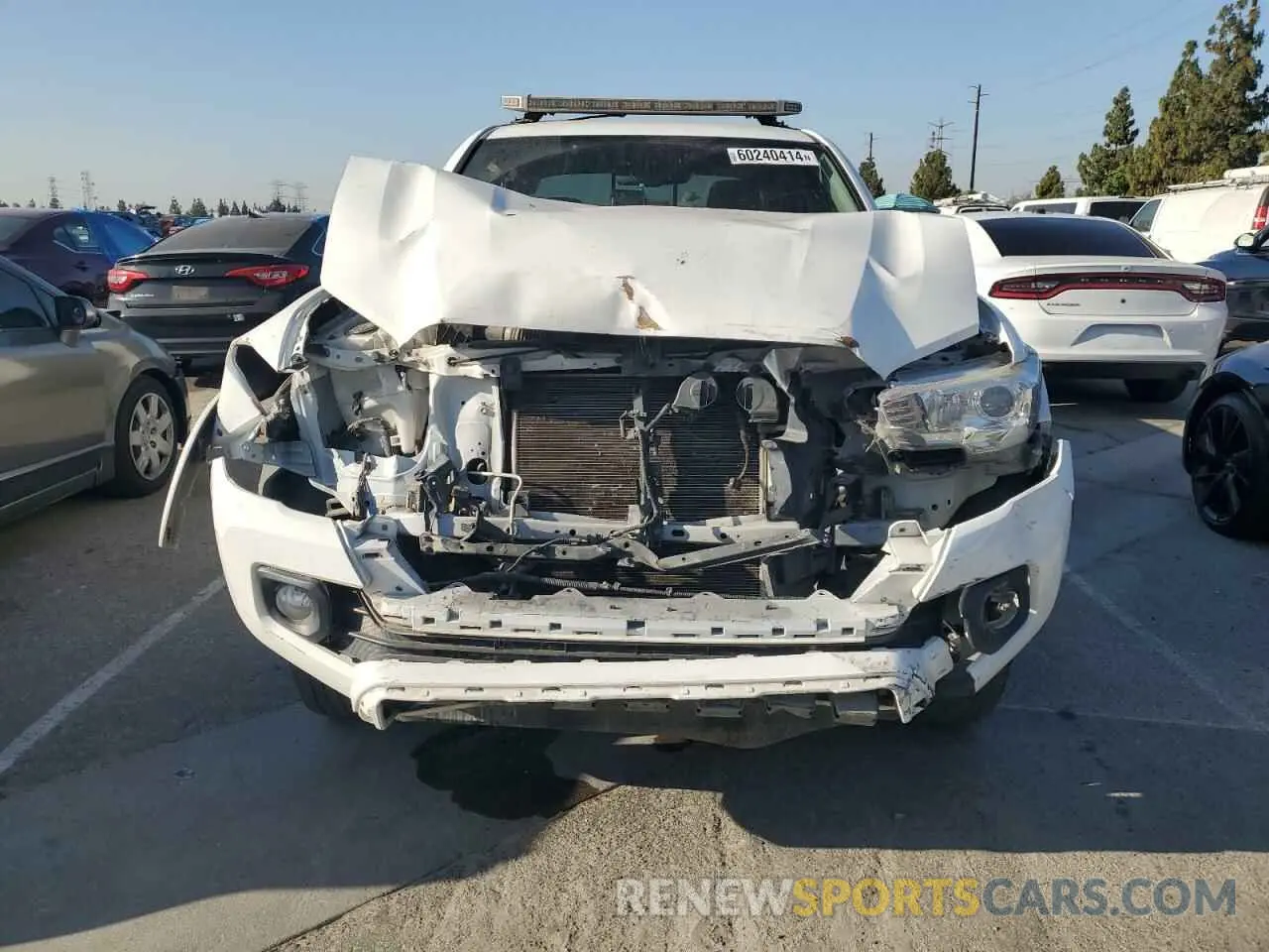 5 fotografías del automóvil dañado 3TMAZ5CN7NM166051 TOYOTA TACOMA 2022