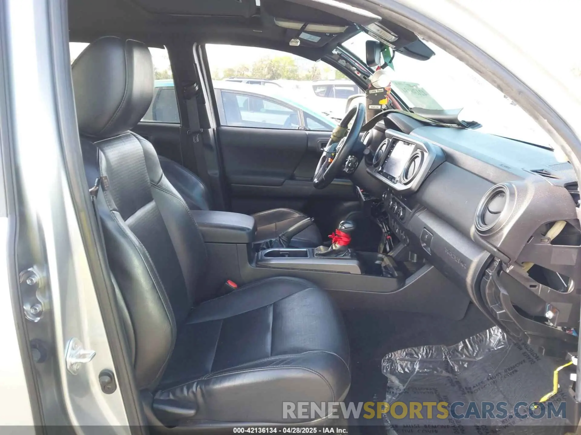 5 fotografías del automóvil dañado 3TMAZ5CN7NM178782 TOYOTA TACOMA 2022