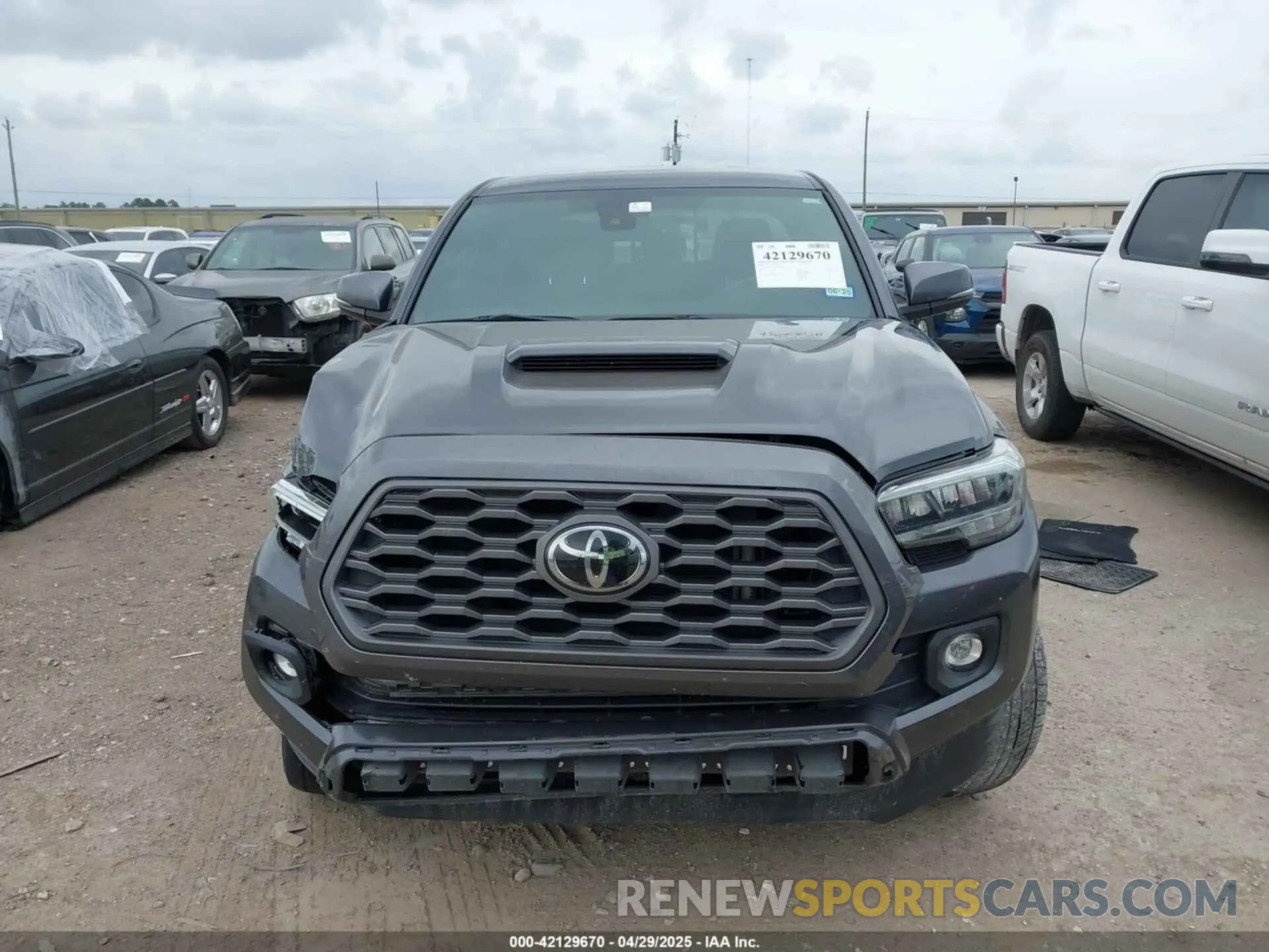 12 fotografías del automóvil dañado 3TMAZ5CN7NM184856 TOYOTA TACOMA 2022