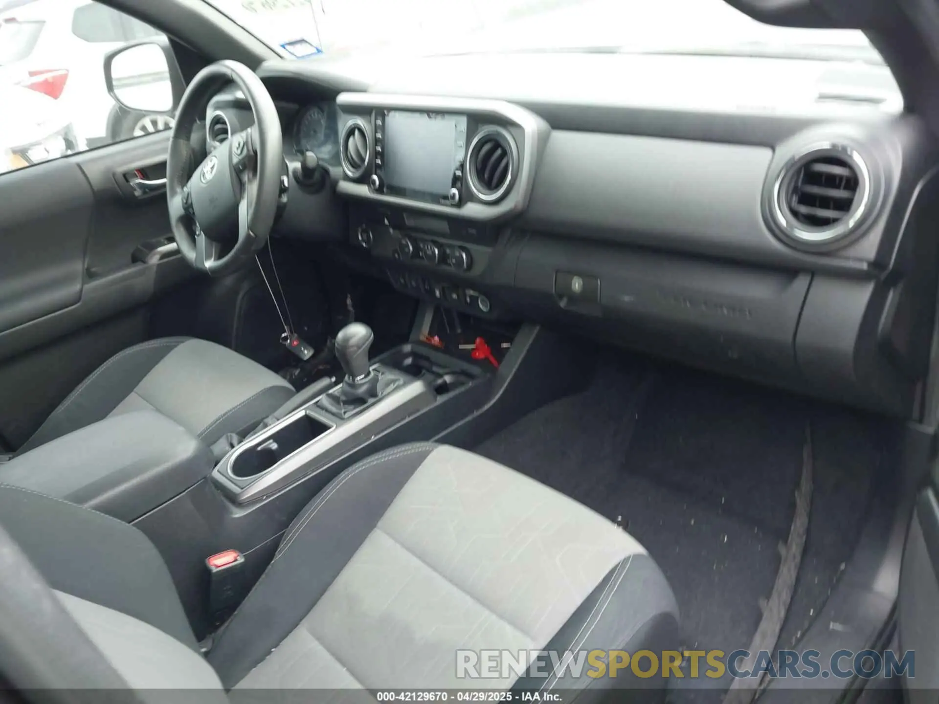5 fotografías del automóvil dañado 3TMAZ5CN7NM184856 TOYOTA TACOMA 2022