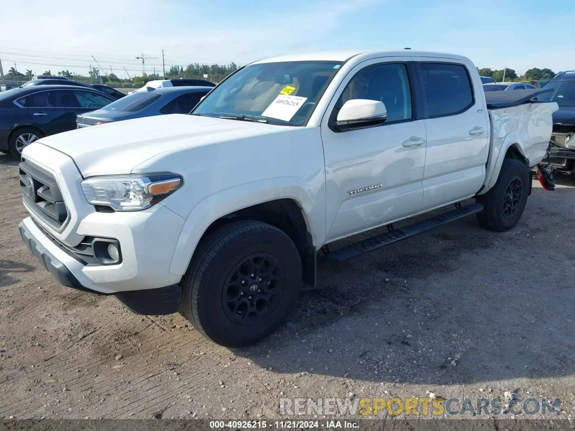 2 fotografías del automóvil dañado 3TMAZ5CN8NM164373 TOYOTA TACOMA 2022