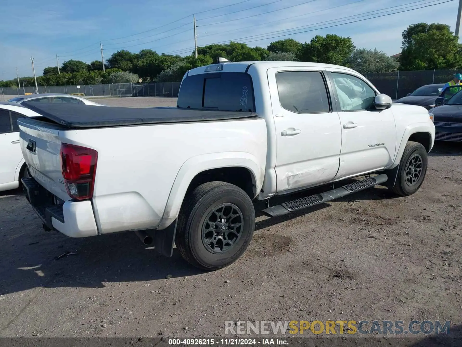 4 fotografías del automóvil dañado 3TMAZ5CN8NM164373 TOYOTA TACOMA 2022