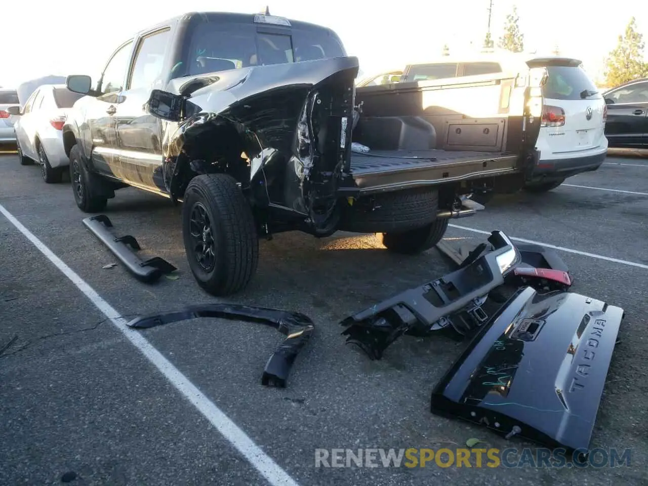 2 fotografías del automóvil dañado 3TMAZ5CN8NM190729 TOYOTA TACOMA 2022