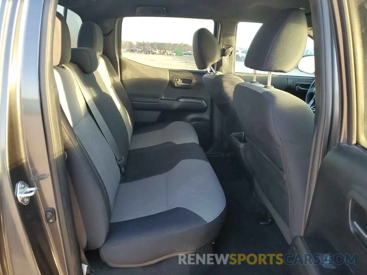 10 fotografías del automóvil dañado 3TMAZ5CN9NM166245 TOYOTA TACOMA 2022