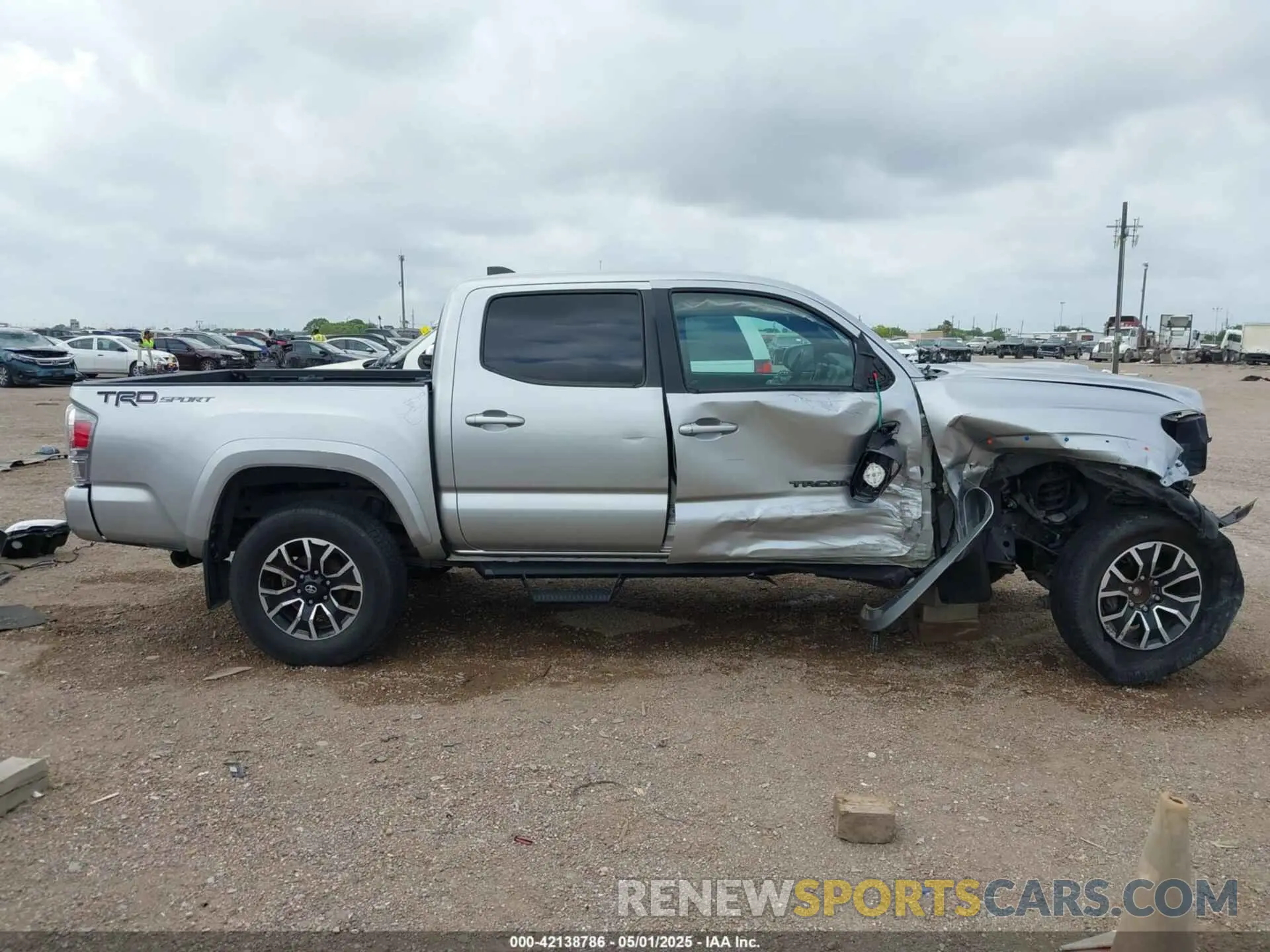 14 fotografías del automóvil dañado 3TMAZ5CN9NM175995 TOYOTA TACOMA 2022