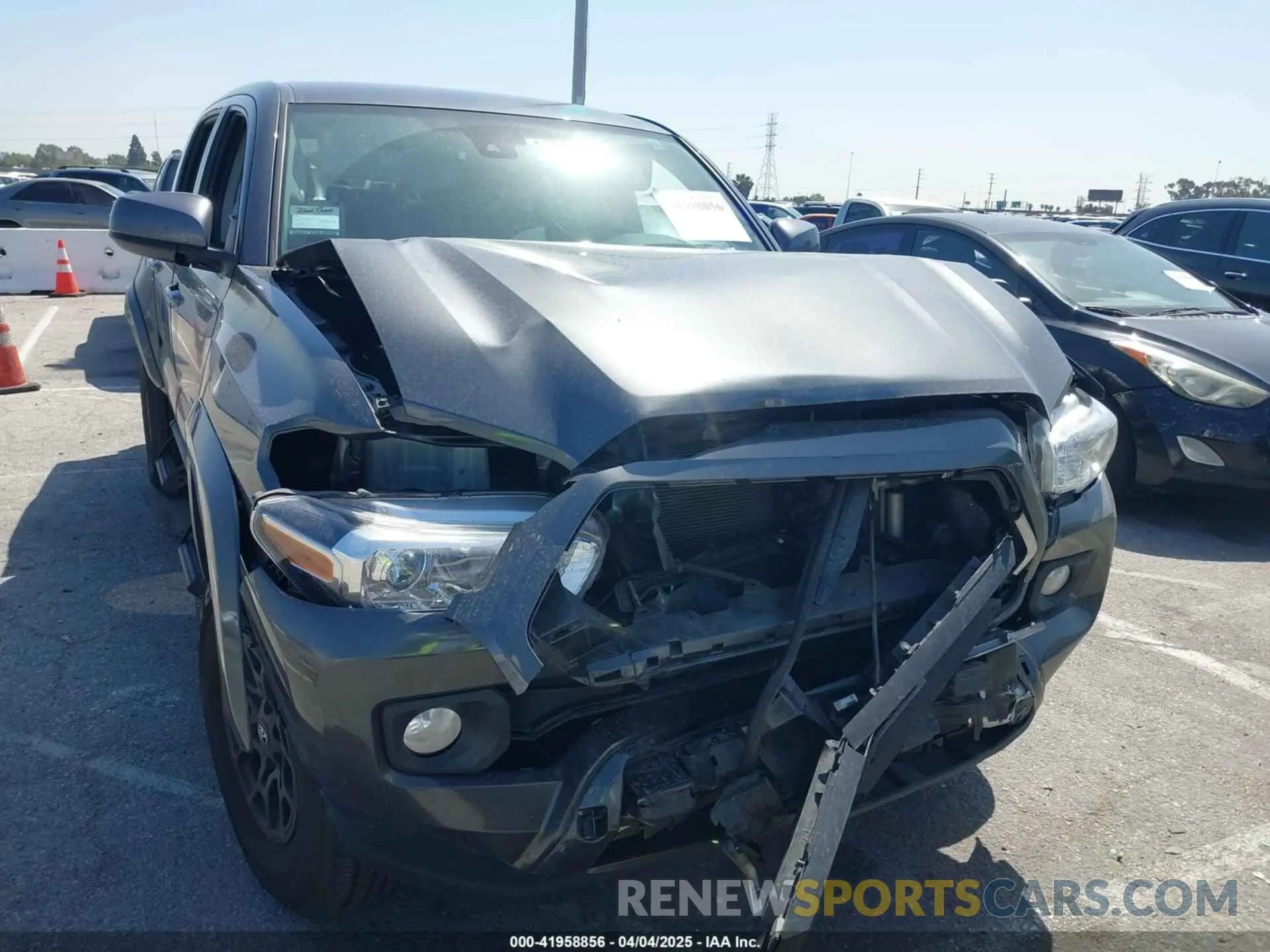 12 fotografías del automóvil dañado 3TMAZ5CNXNM166951 TOYOTA TACOMA 2022