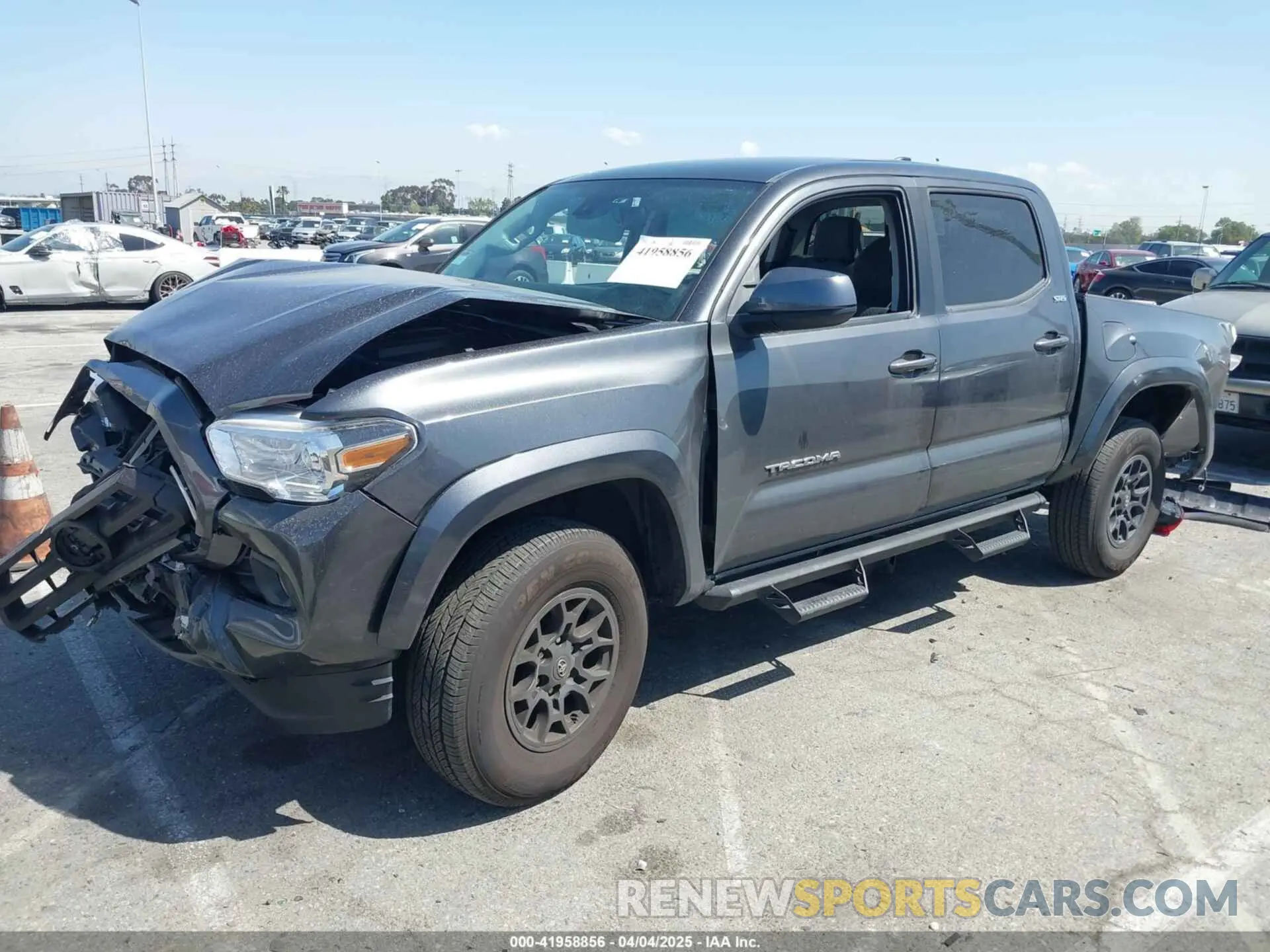 2 fotografías del automóvil dañado 3TMAZ5CNXNM166951 TOYOTA TACOMA 2022