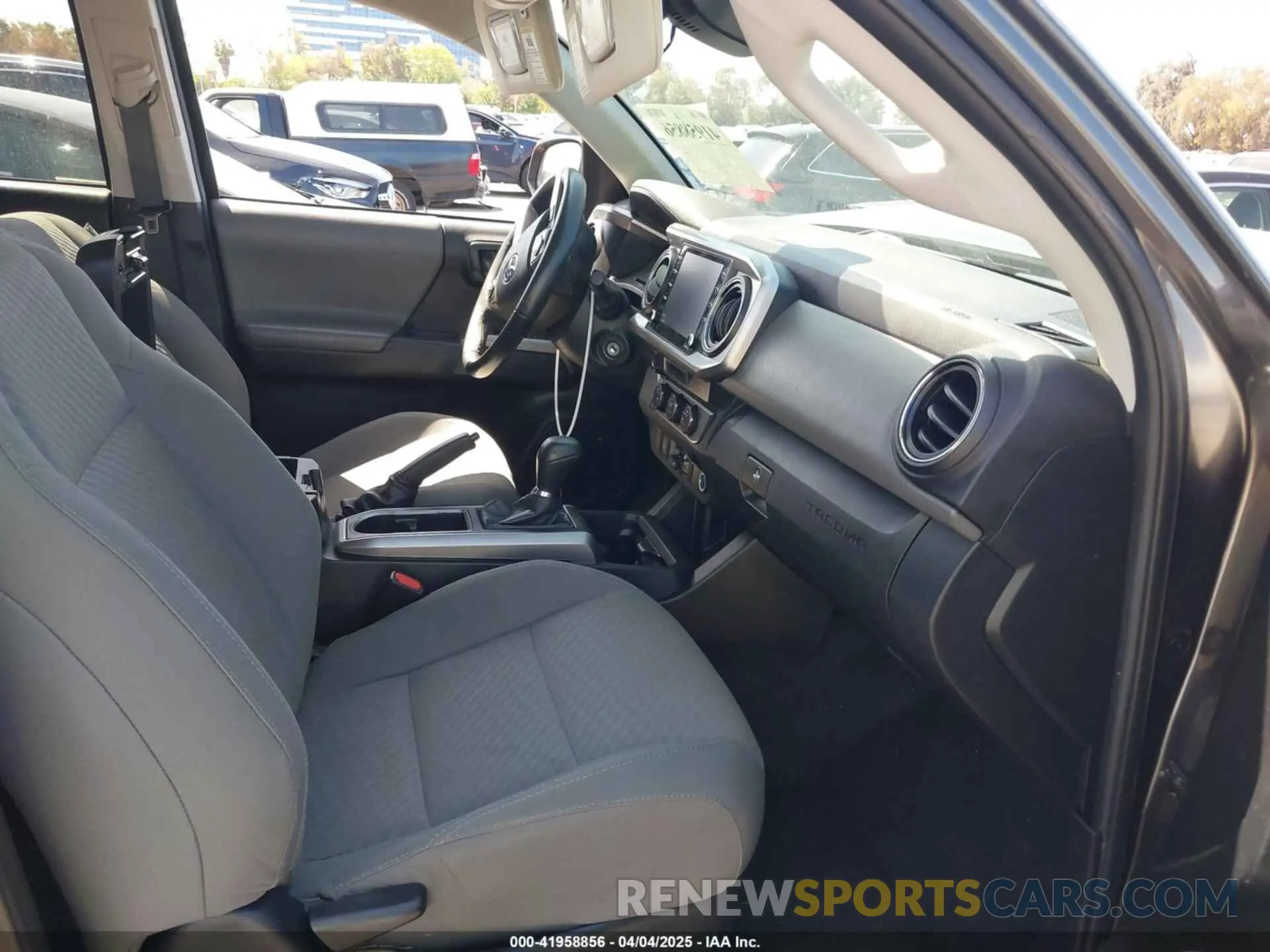 5 fotografías del automóvil dañado 3TMAZ5CNXNM166951 TOYOTA TACOMA 2022