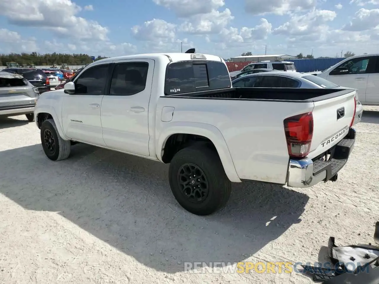 2 fotografías del automóvil dañado 3TMAZ5CNXNM189467 TOYOTA TACOMA 2022