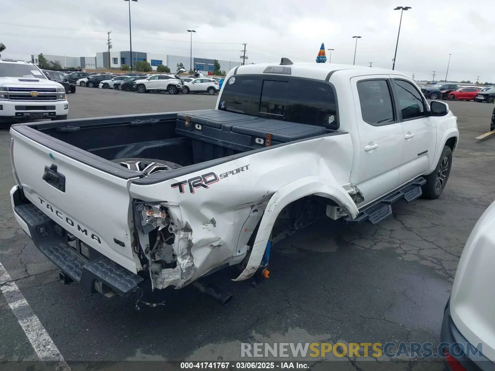 4 fotografías del automóvil dañado 3TMBZ5DN1NM034485 TOYOTA TACOMA 2022