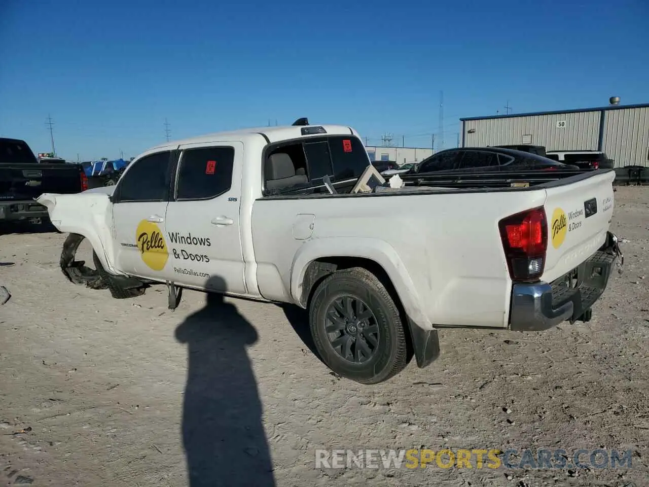 2 fotografías del automóvil dañado 3TMBZ5DN2NM037282 TOYOTA TACOMA 2022