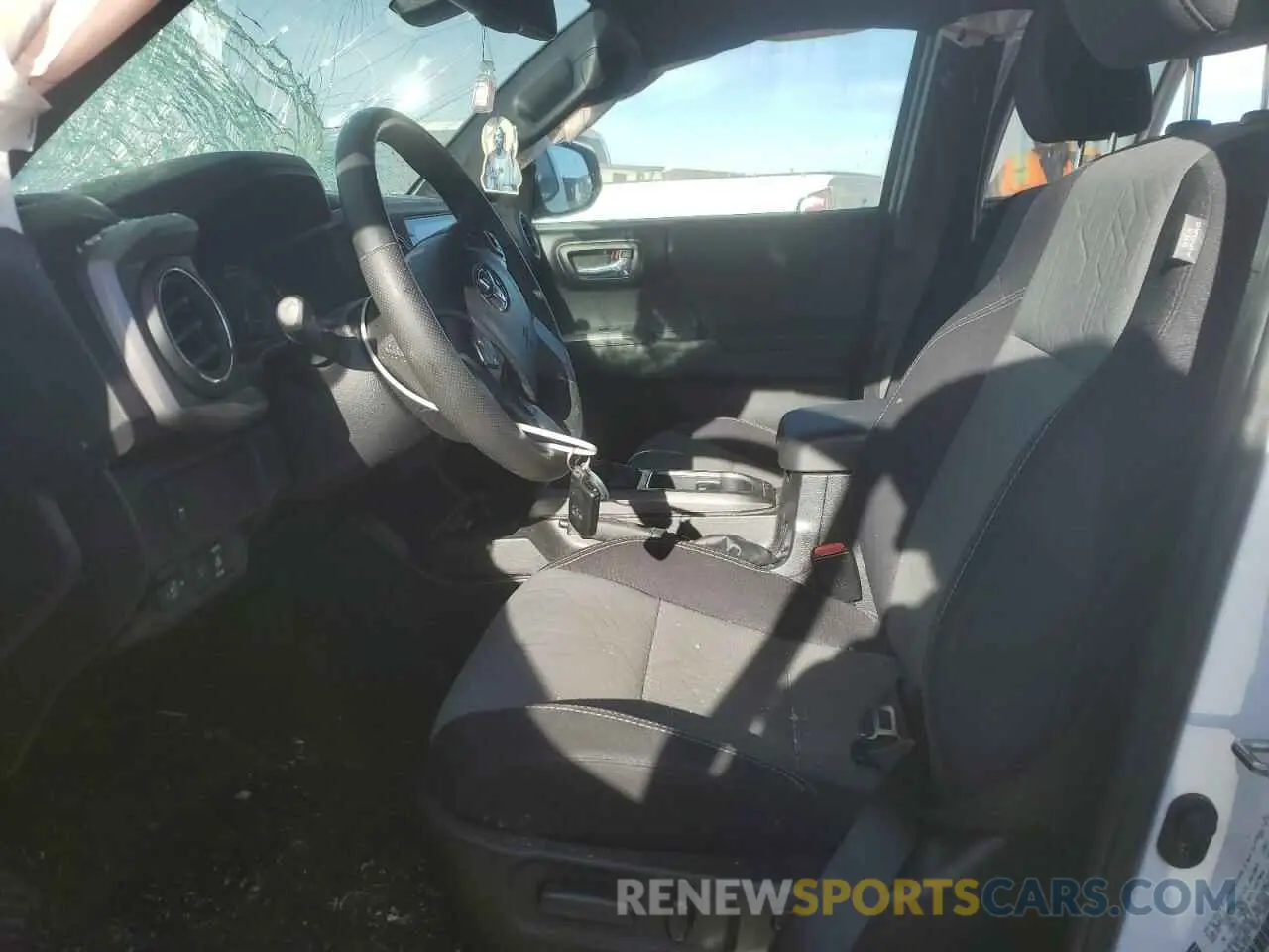 7 fotografías del automóvil dañado 3TMCZ5AN0NM475789 TOYOTA TACOMA 2022