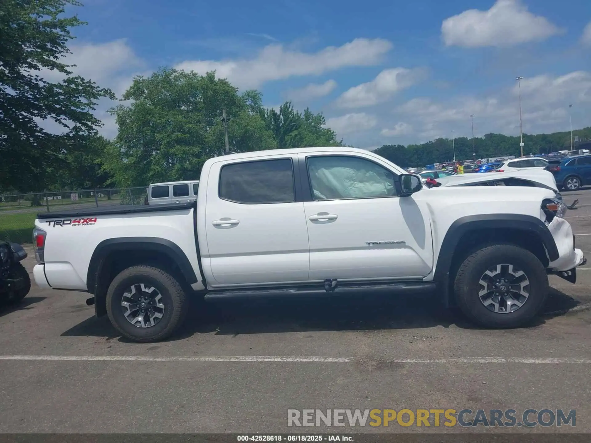 12 fotografías del automóvil dañado 3TMCZ5AN0NM490583 TOYOTA TACOMA 2022