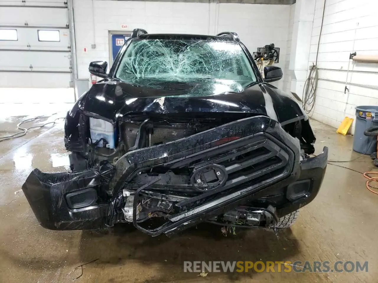 5 fotografías del automóvil dañado 3TMCZ5AN0NM505132 TOYOTA TACOMA 2022