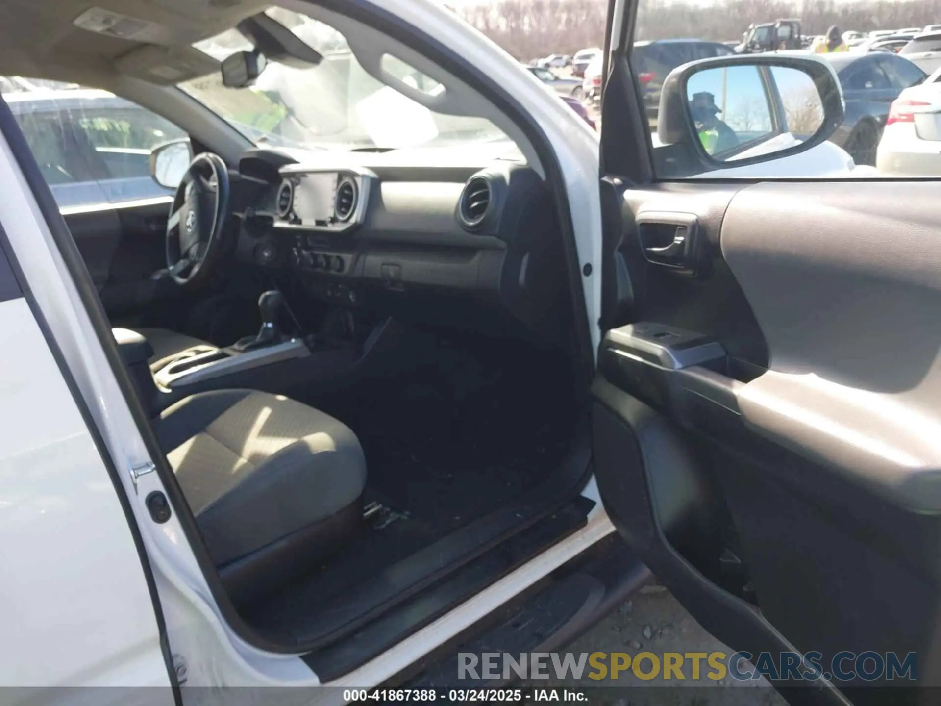 5 fotografías del automóvil dañado 3TMCZ5AN1NM464462 TOYOTA TACOMA 2022