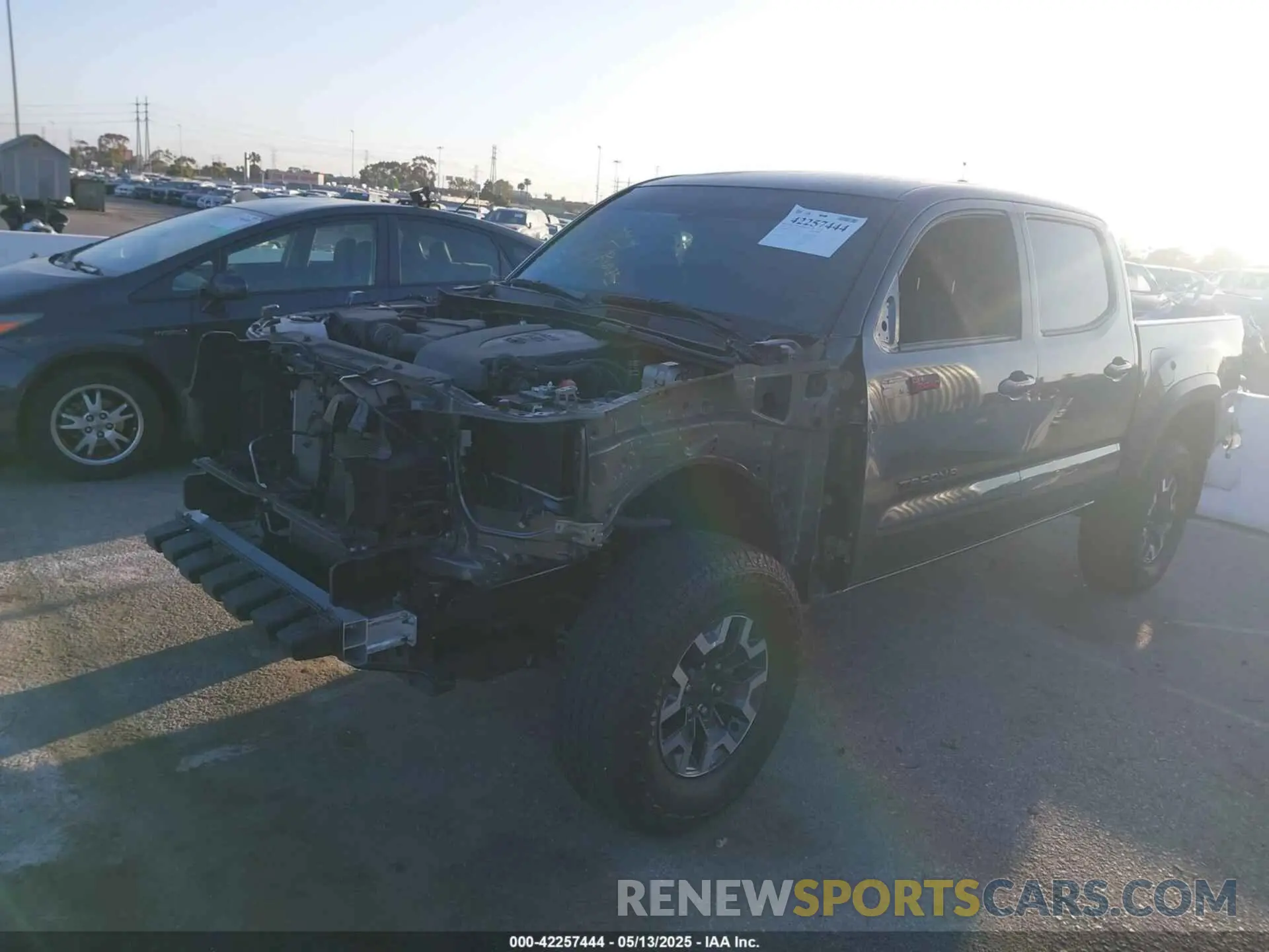 2 fotografías del automóvil dañado 3TMCZ5AN1NM531884 TOYOTA TACOMA 2022