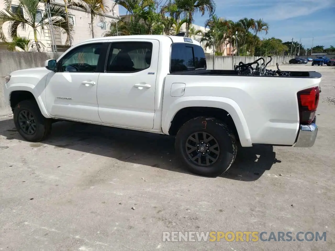 2 fotografías del automóvil dañado 3TMCZ5AN2NM454393 TOYOTA TACOMA 2022