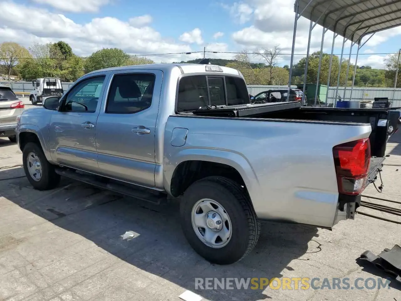 2 fotografías del automóvil dañado 3TMCZ5AN3NM463751 TOYOTA TACOMA 2022
