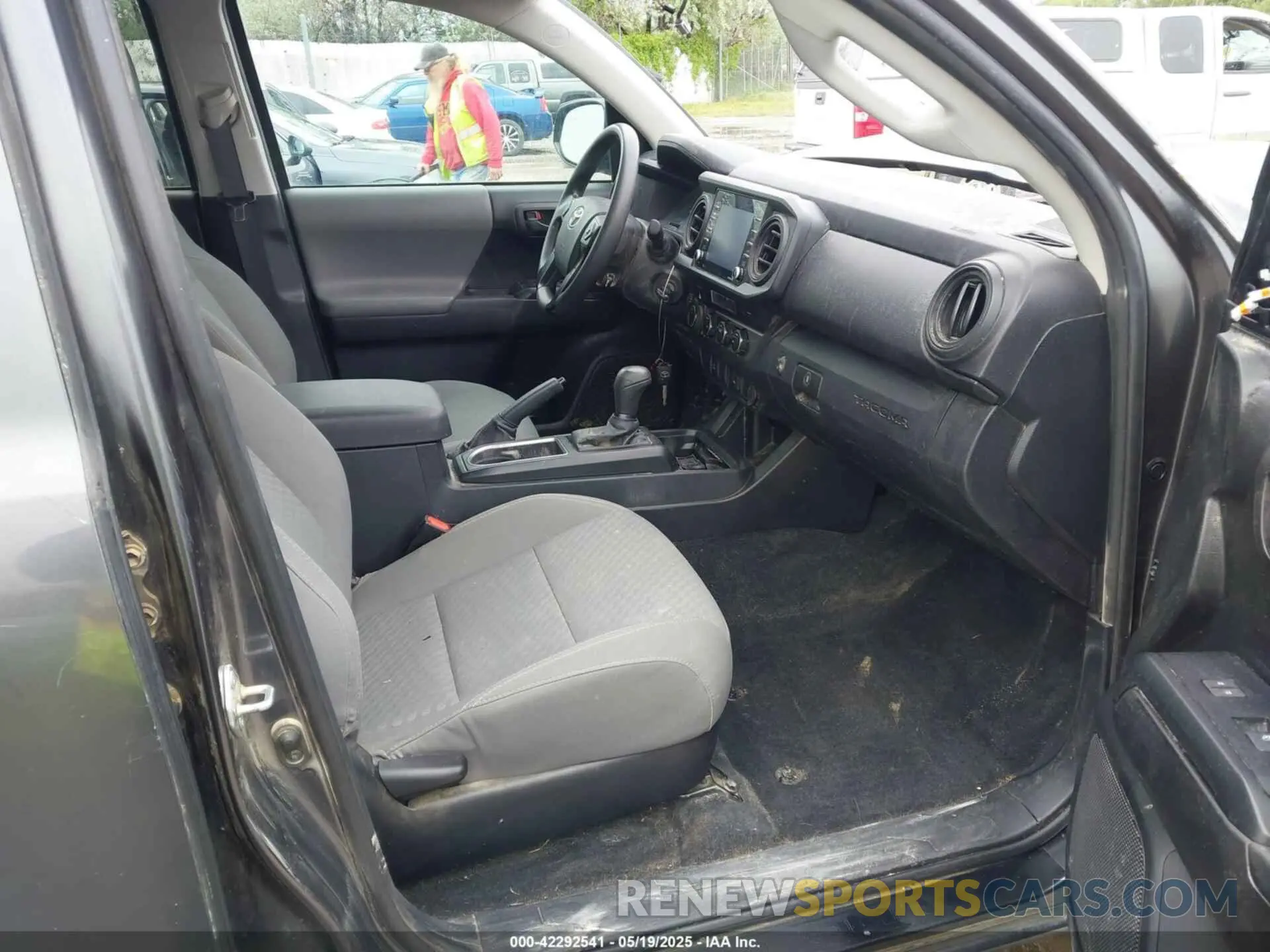 5 fotografías del automóvil dañado 3TMCZ5AN3NM466875 TOYOTA TACOMA 2022