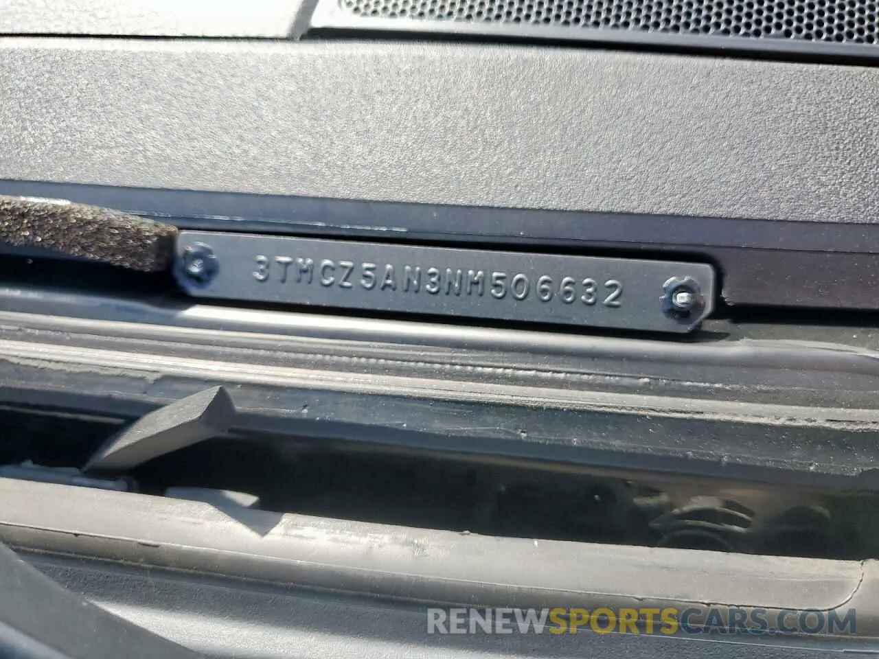 12 fotografías del automóvil dañado 3TMCZ5AN3NM506632 TOYOTA TACOMA 2022
