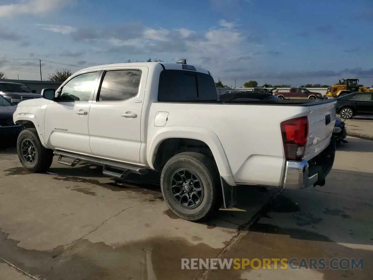 2 fotografías del automóvil dañado 3TMCZ5AN3NM506811 TOYOTA TACOMA 2022