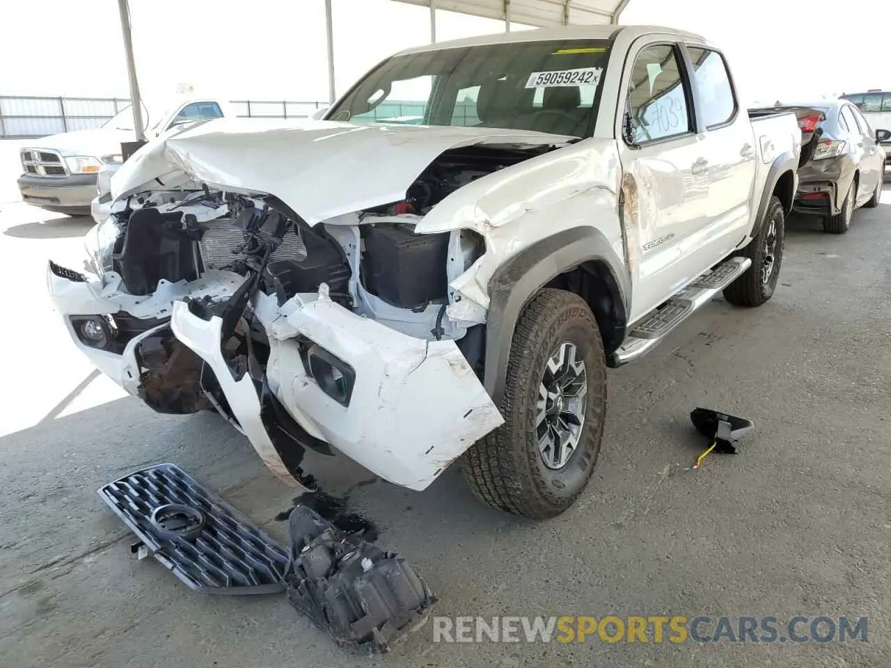 2 fotografías del automóvil dañado 3TMCZ5AN4NM479456 TOYOTA TACOMA 2022