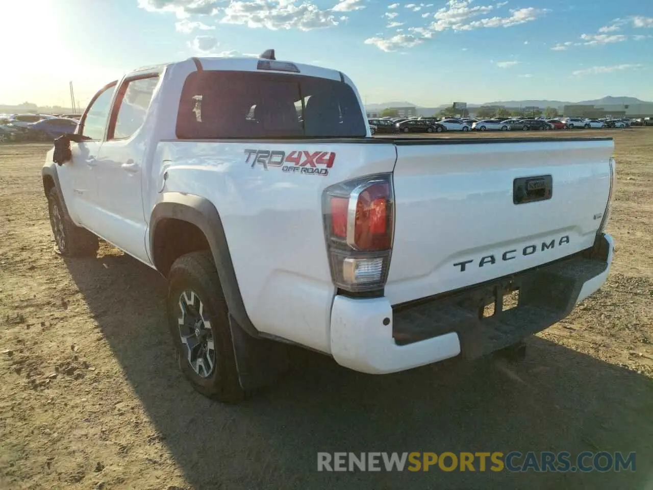 3 fotografías del automóvil dañado 3TMCZ5AN4NM498430 TOYOTA TACOMA 2022