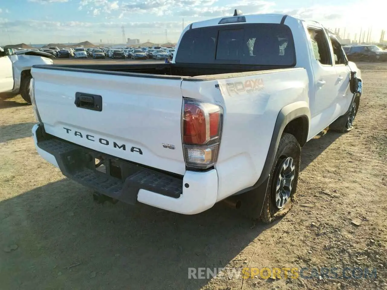 4 fotografías del automóvil dañado 3TMCZ5AN4NM498430 TOYOTA TACOMA 2022
