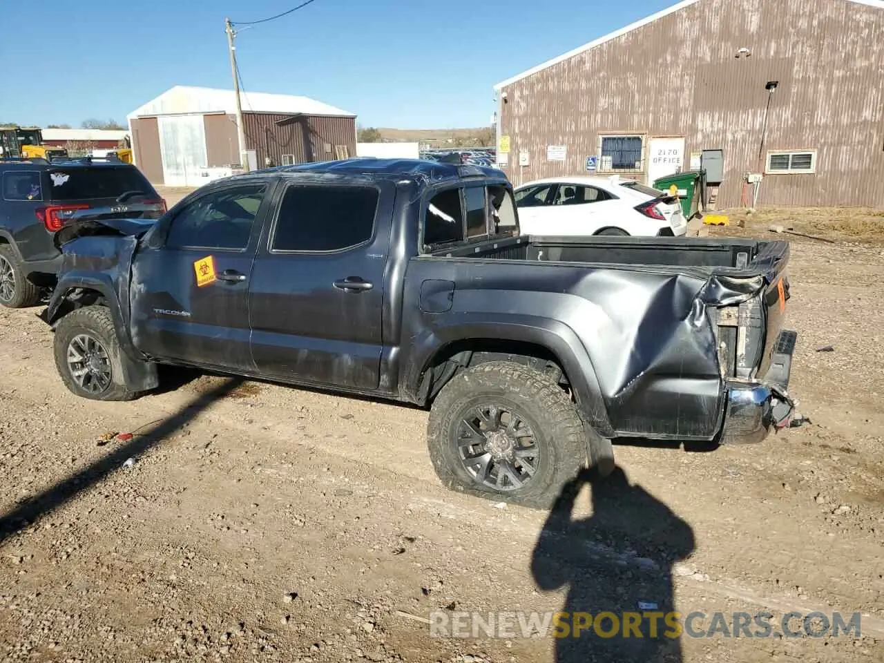 2 fotografías del automóvil dañado 3TMCZ5AN4NM526517 TOYOTA TACOMA 2022