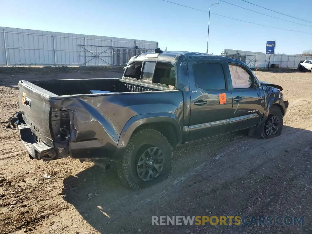 3 fotografías del automóvil dañado 3TMCZ5AN4NM526517 TOYOTA TACOMA 2022