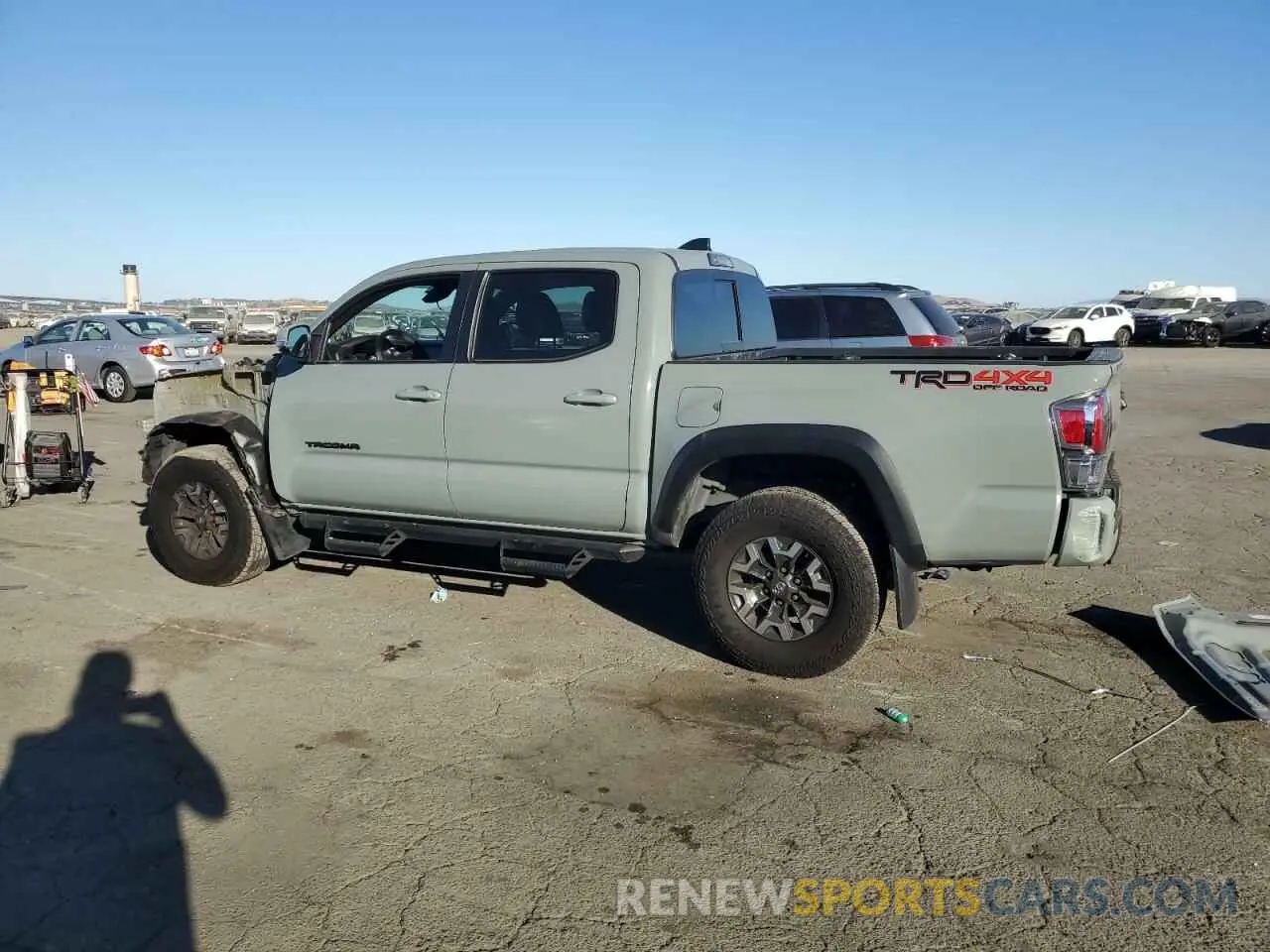 2 fotografías del automóvil dañado 3TMCZ5AN5NM531029 TOYOTA TACOMA 2022