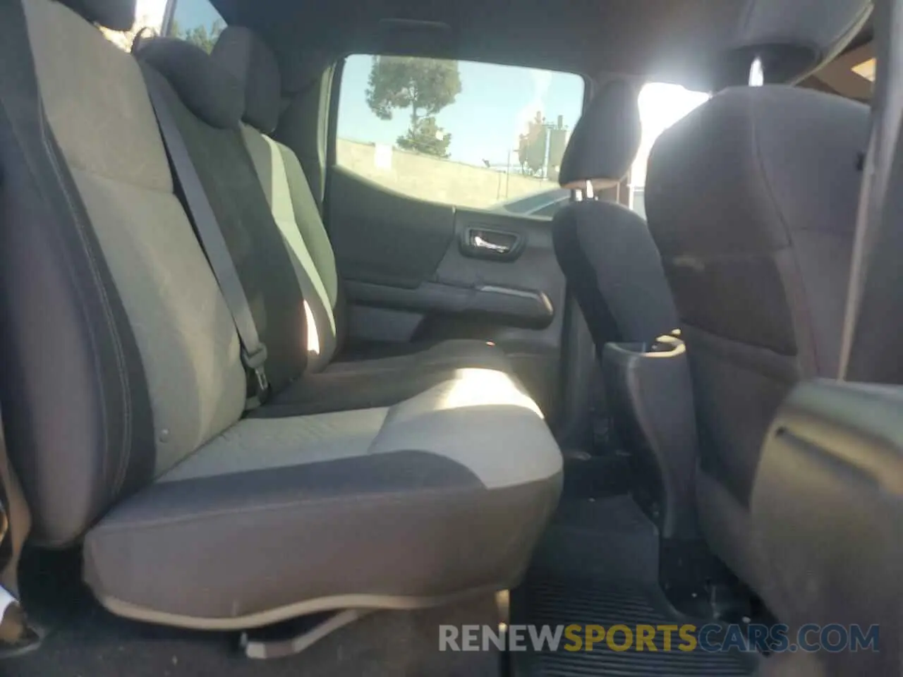 10 fotografías del automóvil dañado 3TMCZ5AN6NM524655 TOYOTA TACOMA 2022