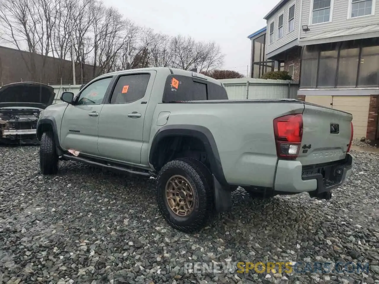 2 fotografías del automóvil dañado 3TMCZ5AN7NM477457 TOYOTA TACOMA 2022