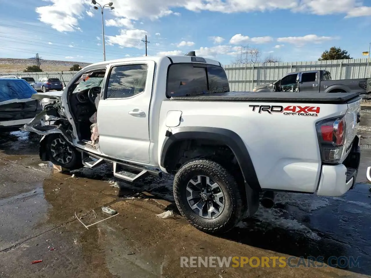 2 fotografías del automóvil dañado 3TMCZ5AN7NM492542 TOYOTA TACOMA 2022