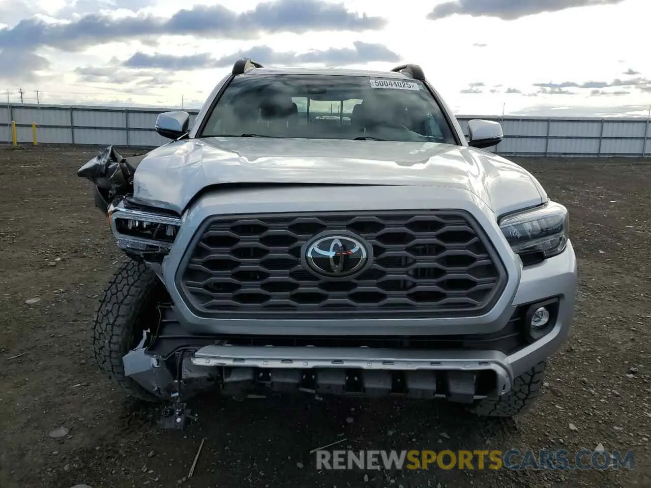 5 fotografías del automóvil dañado 3TMCZ5AN8NM458271 TOYOTA TACOMA 2022