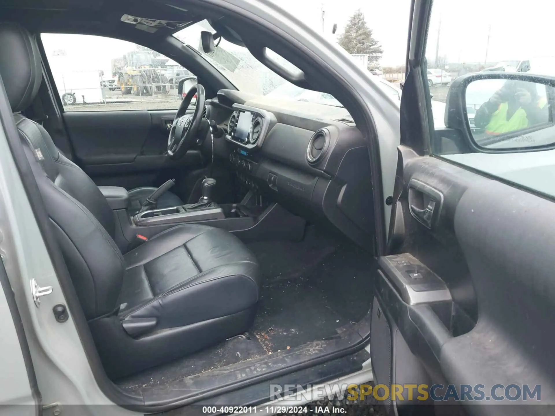 5 fotografías del automóvil dañado 3TMDZ5BN1NM123131 TOYOTA TACOMA 2022