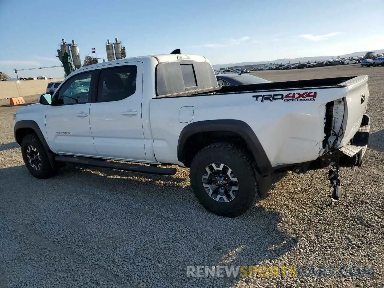 2 fotografías del automóvil dañado 3TMDZ5BN2NM138687 TOYOTA TACOMA 2022