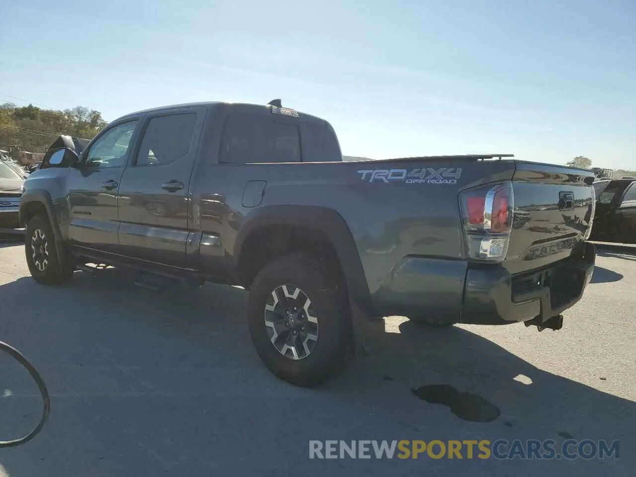 2 fotografías del automóvil dañado 3TMDZ5BN3NM135717 TOYOTA TACOMA 2022