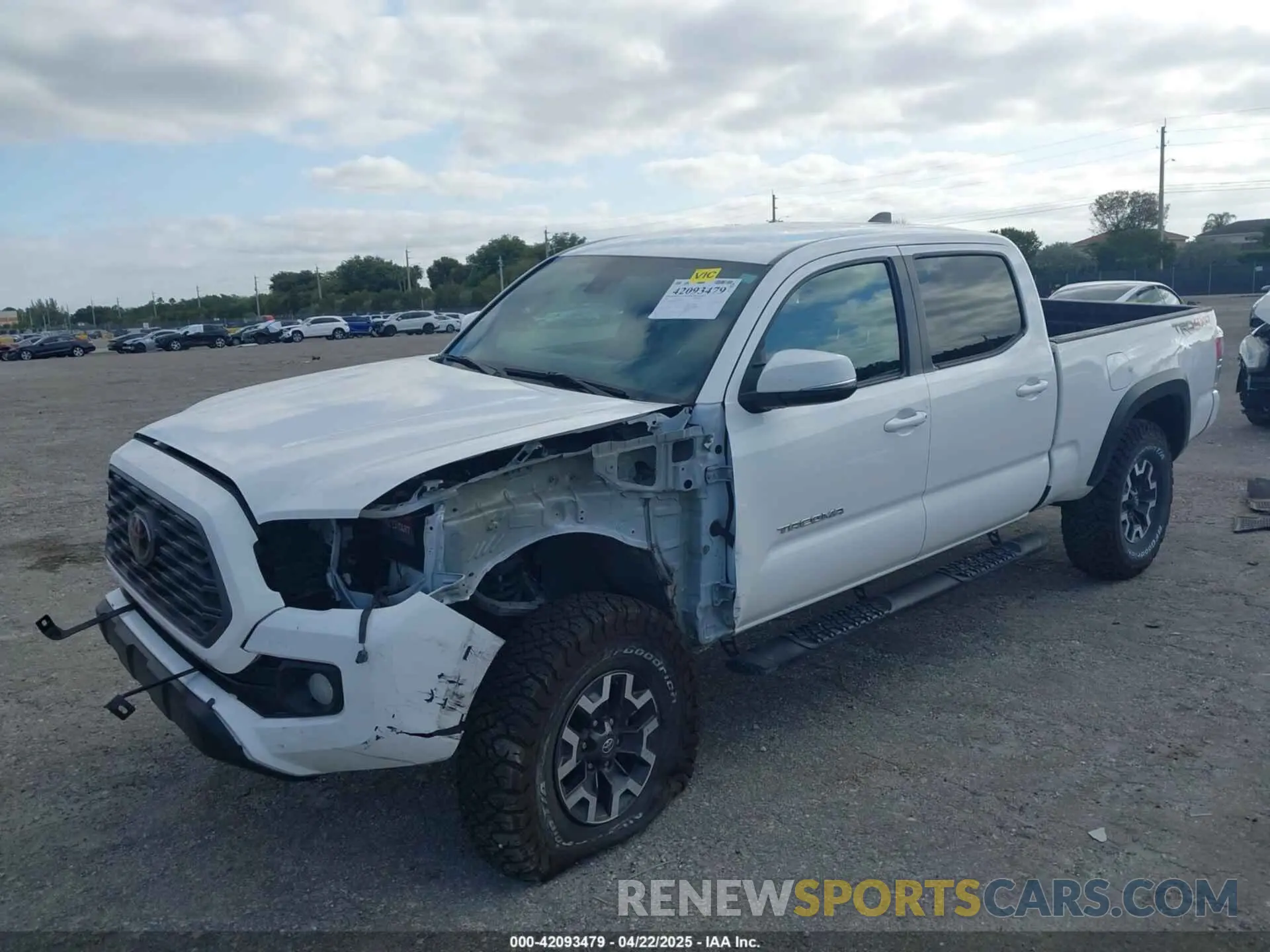 2 fotografías del automóvil dañado 3TMDZ5BN4NM136035 TOYOTA TACOMA 2022