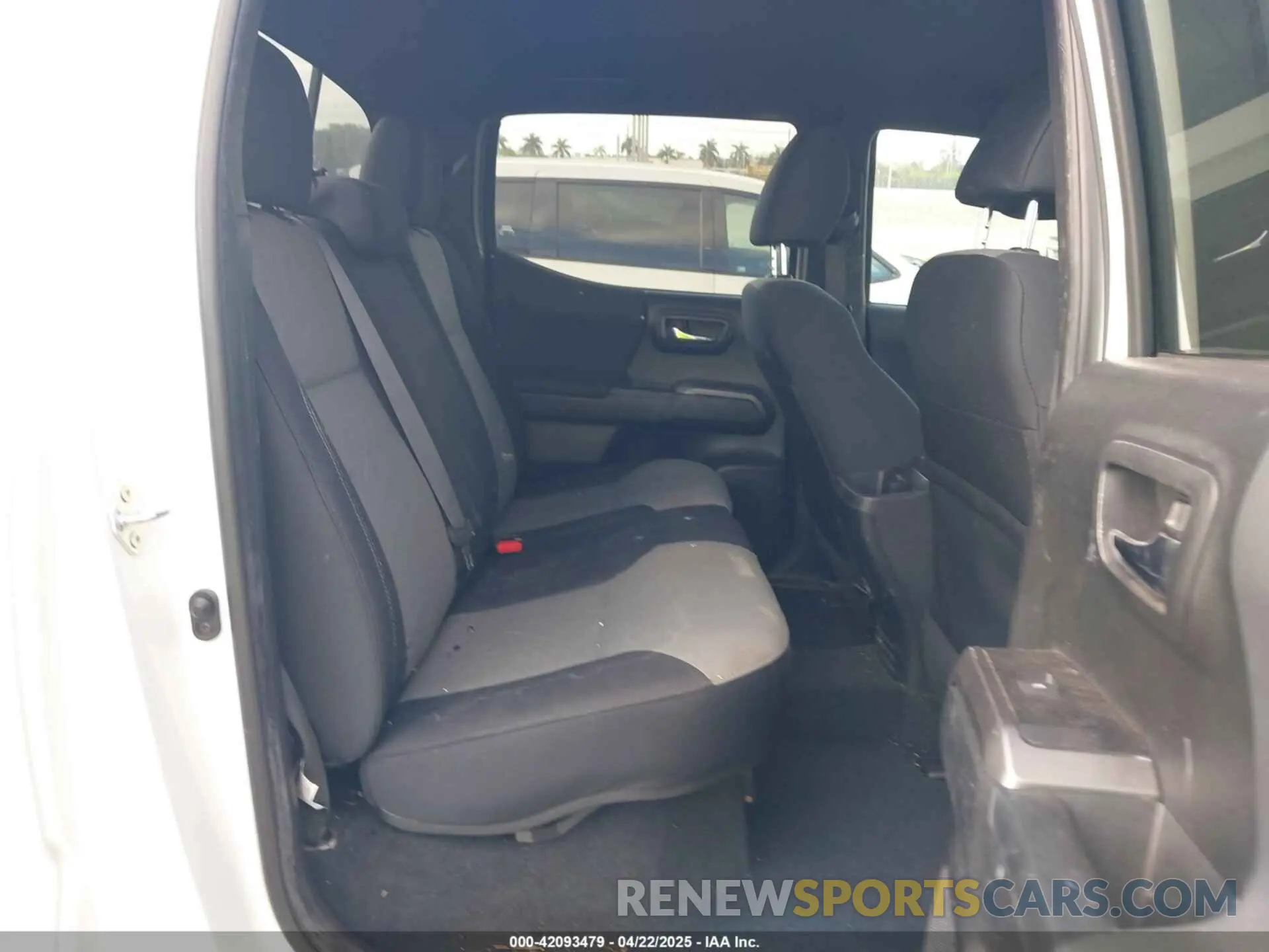 8 fotografías del automóvil dañado 3TMDZ5BN4NM136035 TOYOTA TACOMA 2022