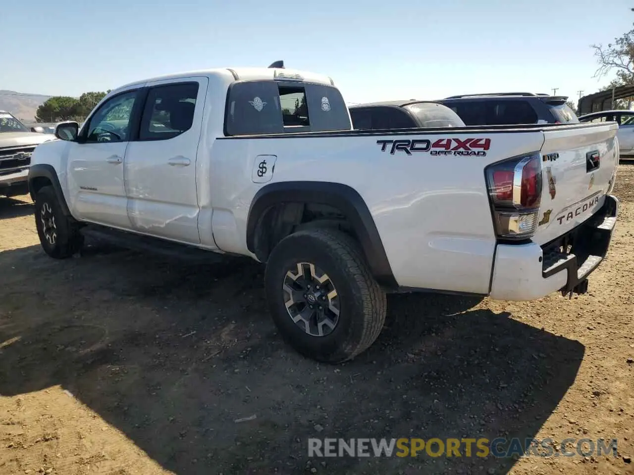 2 fotografías del automóvil dañado 3TMDZ5BNXNM131387 TOYOTA TACOMA 2022