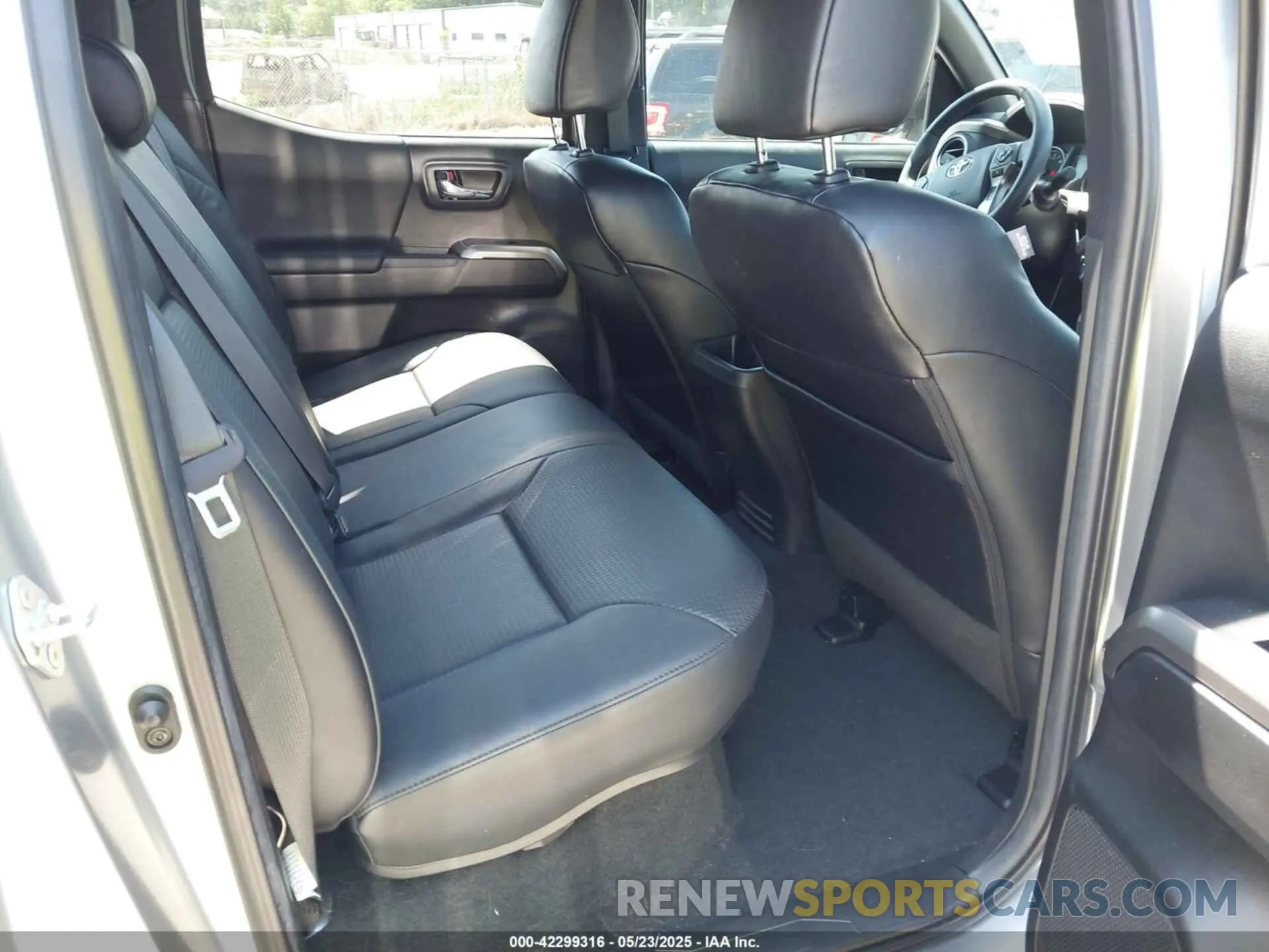 8 fotografías del automóvil dañado 3TMGZ5AN1NM521518 TOYOTA TACOMA 2022