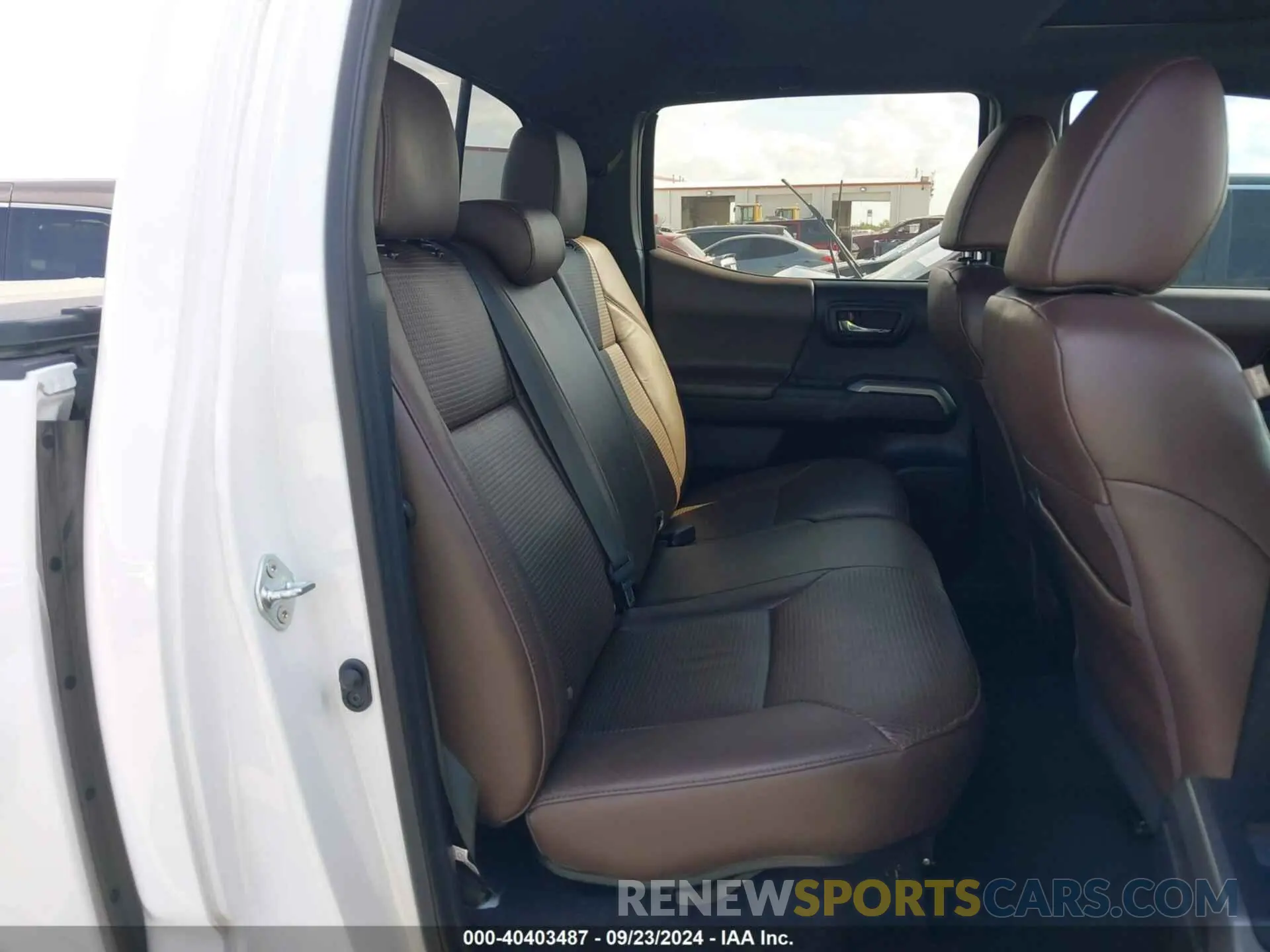 8 fotografías del automóvil dañado 3TMGZ5AN4NM460696 TOYOTA TACOMA 2022