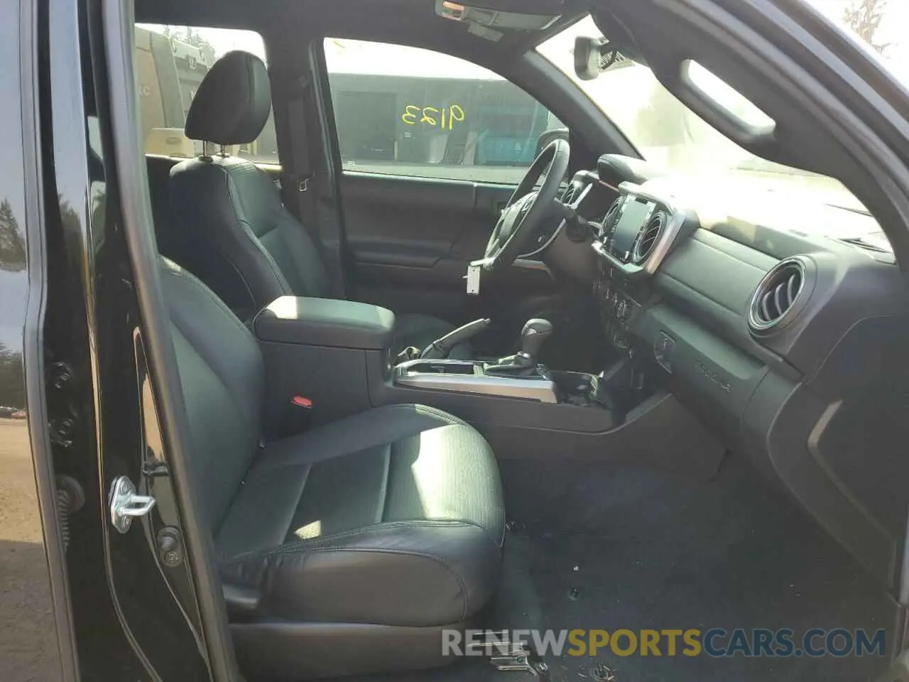 5 fotografías del automóvil dañado 3TMGZ5AN5NM467835 TOYOTA TACOMA 2022