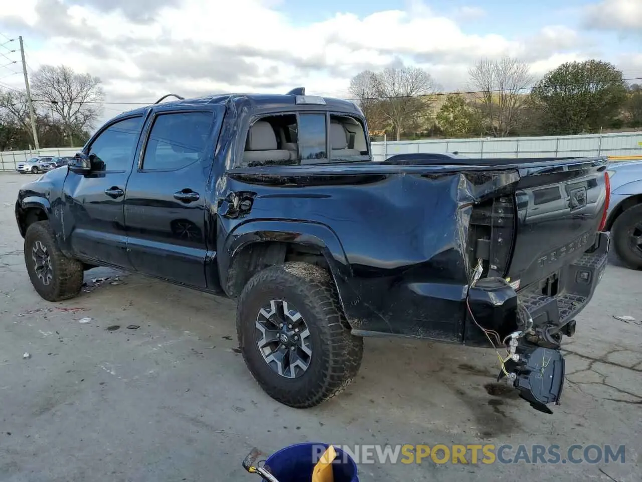 2 fotografías del automóvil dañado 3TYAX5GN1NT038697 TOYOTA TACOMA 2022